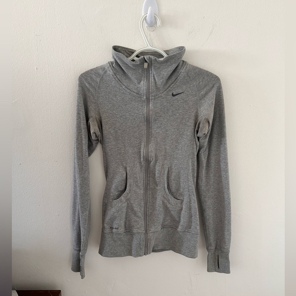 NIKE - Women’s Dri-Fit Grey Zip-Up in Extra Small